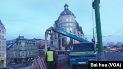 莫斯科的许多市政工人都来自中亚国家(美国之音白桦拍摄）