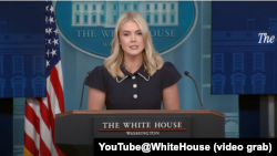 白宫新闻秘书莱维特在白宫举行例行记者会。(2025年8月12日)