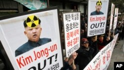 Supporters of cleric Tahir-ul-Qadri chant slogans as they participate in a sit-in protest in Karachi after his plane was diverted from Islamabad to Lahore, June 23, 2014.