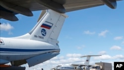 资料照片:俄罗斯军用飞机向意大利运送医疗物资(2020年3月22日)