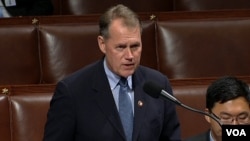 国会亚太裔议员连线成员、夏威夷州国会众议员凯斯(Ed Case)在众议院发言。(2019年7月16日)