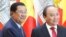 Thủ tướng Campuchia Hun Sen (trái) và Thủ tướng Việt Nam Nguyễn Xuân Phúc tại Văn phòng Chính phủ ở Hà Nội, 20/12/2016.