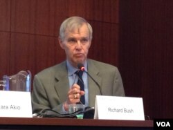 美国布鲁金斯学会东亚政策中心主任卜睿哲 (美国之音钟辰芳拍摄)