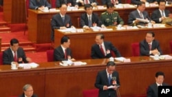 人大会议主席台,站立着为吴邦国