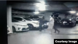 2019年11月25日,曼谷一间公寓的监控摄像头拍下的越境抓捕视频。