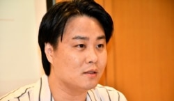 香港时事评论员,香港大学政治与公共行政学系荣誉讲师袁弥昌表示,拜登新政府的对华态度应该会是强硬中减少对抗,他预期美中关系或有新开始(美国之音/汤惠芸)