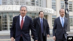 华为公司的律师们离开纽约布鲁克林的联邦法庭。(2019年3月14日)