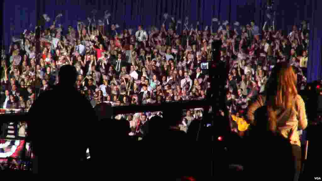 奥巴马芝加哥竞选总部的人群(美国之音 金刀拍摄)