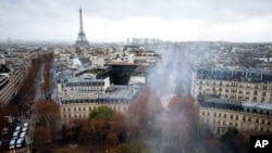 2018年12月1日在巴黎香榭丽舍大街上,有群众示威。