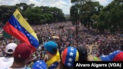委内瑞拉民众2017年5月20日走上首都加拉加斯及其他城市的街头,抗议马杜罗总统的社会主义政府
