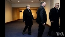 涉俄调查 白宫前顾问班农拒绝回答国会议员提问 涉俄调查 白宫前顾问班农拒绝回答国会议员提问