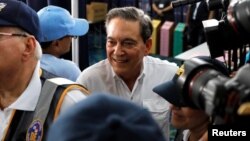 巴拿马当选总统劳伦蒂诺·科尔蒂索2019年5月5日离开投票站。