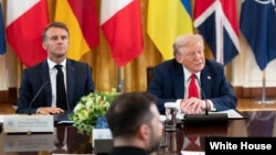 资料照片:特朗普总统在白宫东厅主持乌克兰议题多边会议,与会者包括乌克兰总统泽连斯基以及法国总统马克龙等欧洲各国领导人。(2025年8月18日)