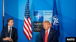 美国特朗普和北约秘书长吕特出席在荷兰海牙举行的北约峰会。(2025年6月25日)