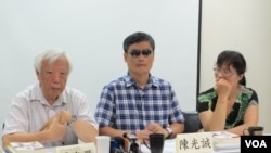 陈光诚拜访台湾民间司法改革基金会(美国之音张永泰拍摄)