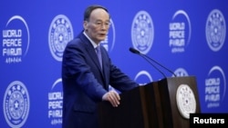 中国国家副主席王岐山2019年7月8日在北京清华大学举行的第八届世界和平论坛开幕式上讲话。