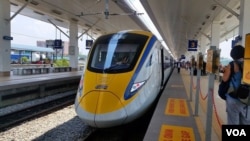 马来西亚现有铁路的火车车厢大多是中国公司制造的。(2016年3月15日,美国之音朱诺拍摄)