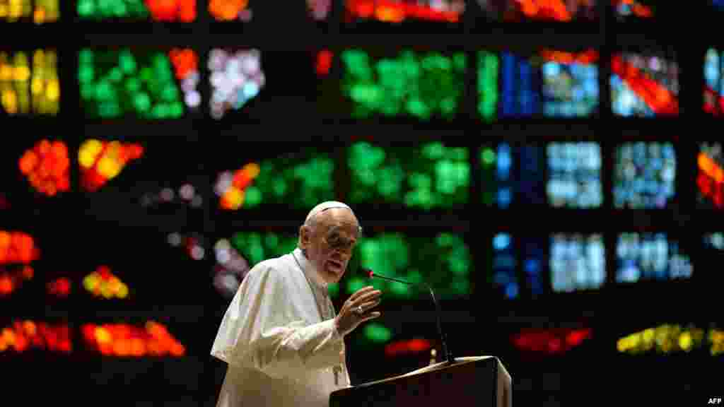 Đức Giáo Hoàng Phanxicô giảng thuyết tại nhà thờ Rio de Janeiro, 25/7.