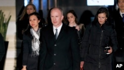 美国贸易副代表格里什(中)2019年2月11日与美国贸易谈判团队在北京与中国官员举行谈判。