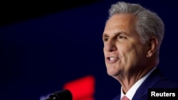 众议院共和党领袖凯文·麦卡锡2022年11月9日在华盛顿一场国会共和党人举办的中期选举活动上向支持者发表讲话。(资料照)