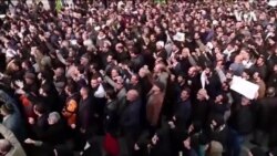 在美国的伊朗青年感到不安 在美国的伊朗青年感到不安