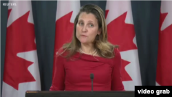 加拿大外长弗里兰在渥太华举行记者会,谈论引渡、孟晚舟案和康明凯案。(2018年12月12日)