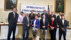 星期五(11月22日),由法轮功学员创办的《大纪元时报》在美国国会众议院瑞本(Rayburn)大楼举办《九评共产党》二十周年研讨会,邀请美国国会议员、前美国国务院高官、智库专家、非政府组织代表和受中国共产党迫害的团体在研讨会上发言,庆祝四亿多中国人退出中共的党、团、队组织。(美国之音薛小山拍摄)