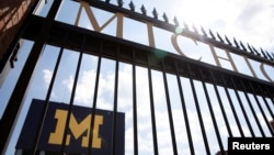 资料照片:密歇根大学安娜堡分校的密歇根体育场一处入口。(2020年8月10日)