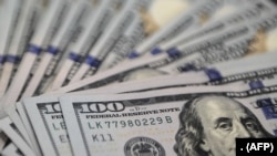 100美元面额的钞票。