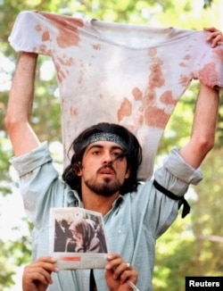 伊朗活动人士艾哈迈德·巴特比,伊朗1999年学生运动的代表人物