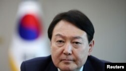 韩国总统尹锡悦启程前往美国之前接受路透社专访。(路透社2023年4月20日)