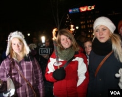 火炬游行声援刘晓波（美国之音王南拍摄）