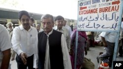 Bộ trưởng Ðường sắt Ấn Ðộ Haji Ghulam Ahmad Bilour tuyên bố gia đình của các nạn nhân sẽ được đền bù