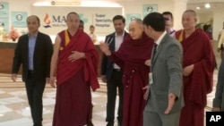 西藏流亡精神领袖达赖喇嘛4月12日上午从新德里一家医院出院