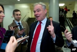 参议员凯恩向记者发表讲话(2018年12月21日)