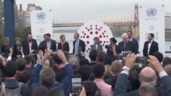 VOA英语视频: 前总统克林顿颁发百万美元霍特奖