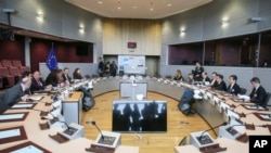 欧盟、日本和美国贸易官员在布鲁塞尔欧盟总部开会磋商。（2018年3月10日）