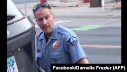 Nhân viên cảnh sát Minneapolis Derek Chauvin bị truy tố về tội giết ông George Floyd.