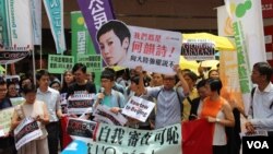 铜锣湾书店股东被强行带往大陆在香港引发抗议(美囯之音海彦拍攝)