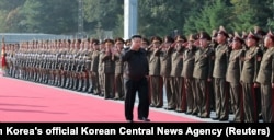 朝鲜领导人金正恩视察陆军第二军团司令部。(2024年10月17日)
