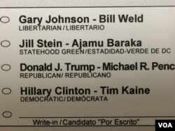 选票上印着四对总统、副总统候选人名字(美国之音燕青拍摄)