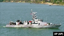 资料照片:美国海军"霹雳号"海岸巡逻艇。