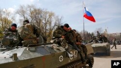 ទិដ្ឋភាពថតពីលើអាកាសក្នុងតំបន់ទីប្រជុំជន Kalay តំបន់ Sagaing ប្រទេសមីយ៉ាន់ម៉ា ដែលជន់លិចកាលពីថ្ងៃទី ២ ខែសីហា ឆ្នាំ២០១៥។ កម្រិតទឹកបានទ្បើងរហូតដល់កម្ពស់ ២.៥ ម៉ែត្រ នៅភាគខាងលិចនៃរដ្ឋ Rakhine នេះបើយោងទៅតាមសេចក្តីប្រកាសរបស់រដ្ឋាភិបាល ថាមានតំបន់ចំនួនបួនកំពុងរងគ្រោះមហន្តរាយ។