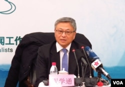 中国知名国际关系学者阎学通对中外记者说,中美新型大国关系至今尚未建立起来 。(美国之音东方拍摄)