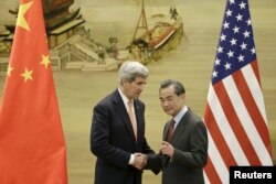 2016年1月27日,美国国务卿克里和中国外长王毅在别境行联合记者会之后。