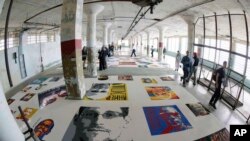 阿尔卡特拉斯岛上艾未未艺术展中的乐高积木拼图头像(2014年9月24日)