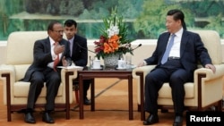 资料照:中国领导人习近平在北京人民大会堂会见印度国家安全顾问多瓦尔 (Ajit Doval )。(2014年9月9日)