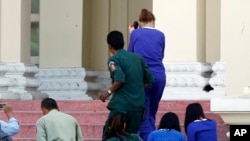 一位澳大利亚妇女在柬埔寨代孕而被判监禁 (2018年1月7日 美联社)