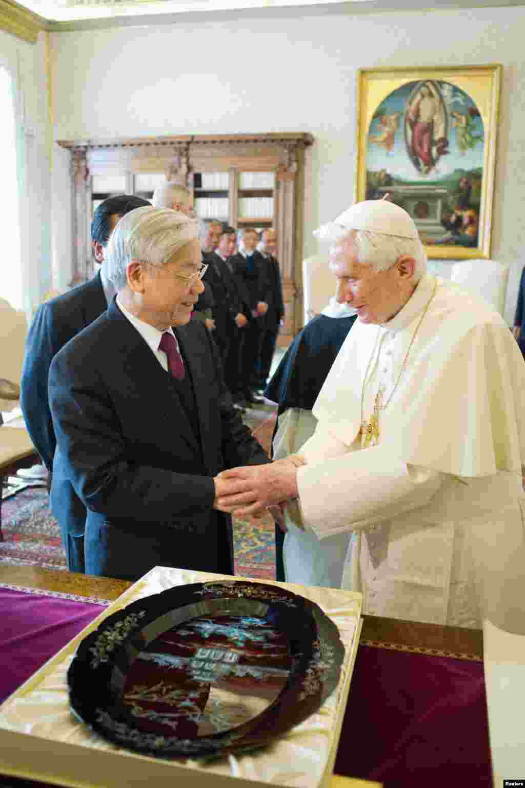 Đức Giáo Hoàng Benedicto XVI và Tổng bí thư đảng CSVN Nguyễn Phú Trọng tại Vatican, ngày 22/1/2013.