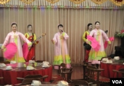 丹东平壤高丽饭店的朝鲜服务员